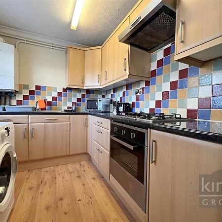 A Cosy 1 Bedroom Apartment 엔필드 외부 사진